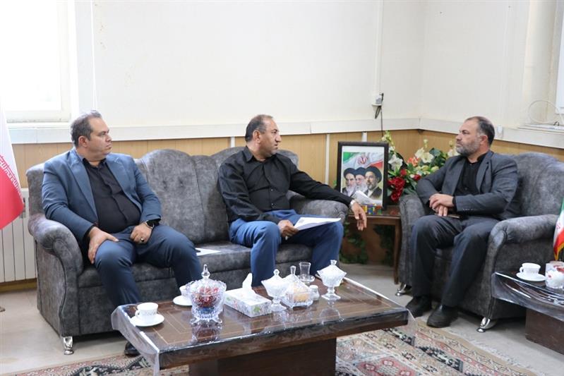 مسئول قرارگاه محرومیت زدایی و رئیس سازمان بسیج سازندگی استان سمنان با مدیرعامل شركت آب و فاضلاب استان سمنان دیدار و گفتگو كرد